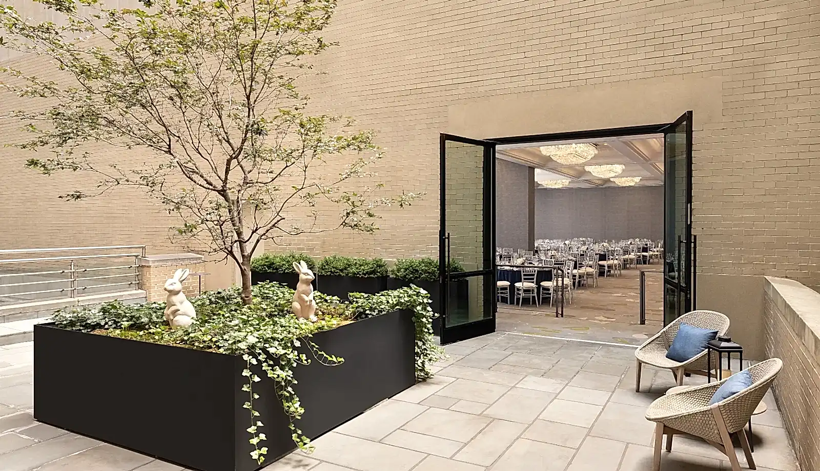 An outdoor garden area of a meeting room at Park Lane New York.